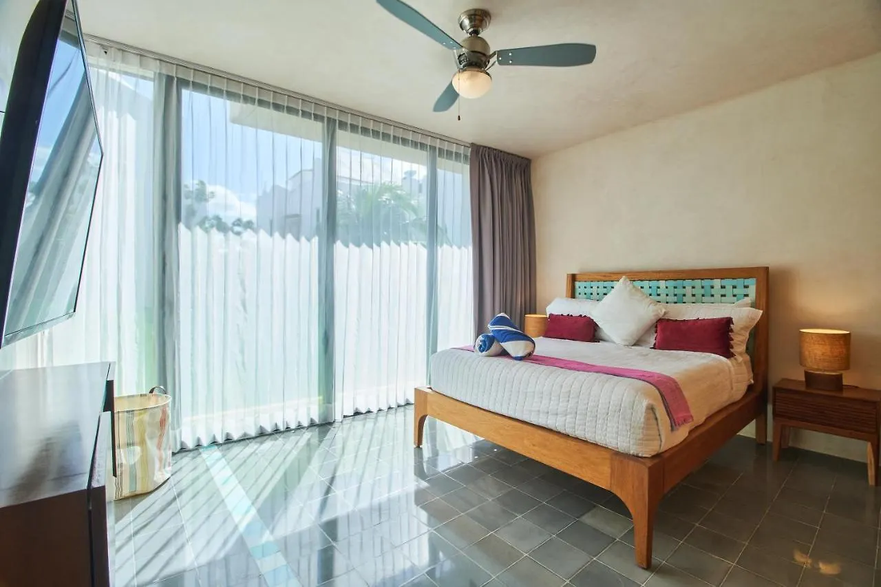 Stunning Two-Level Apartment Playa Del Carmen Infinity Swimming Pool & Rooftop Great Amenities