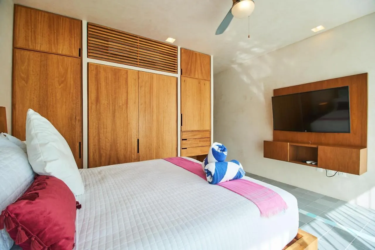 Stunning Two-Level Apartment Playa Del Carmen Infinity Swimming Pool & Rooftop Great Amenities 0*,  Mexico
