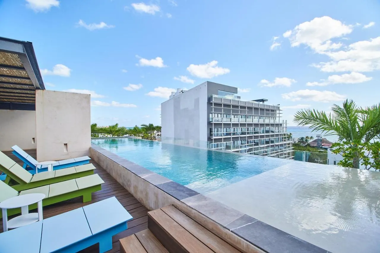Stunning Two-Level Apartment Playa Del Carmen Infinity Swimming Pool & Rooftop Great Amenities