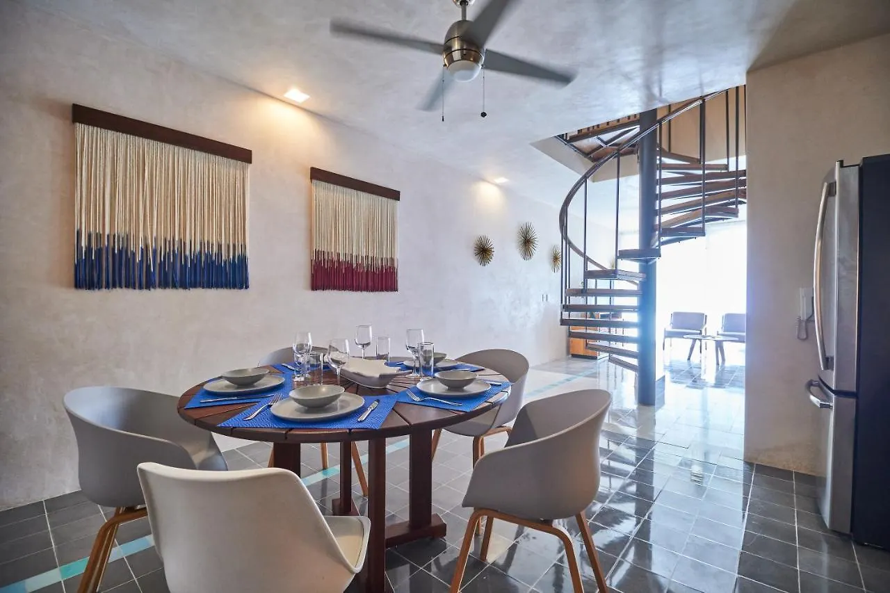 Stunning Two-Level Apartment Playa Del Carmen Infinity Swimming Pool & Rooftop Great Amenities