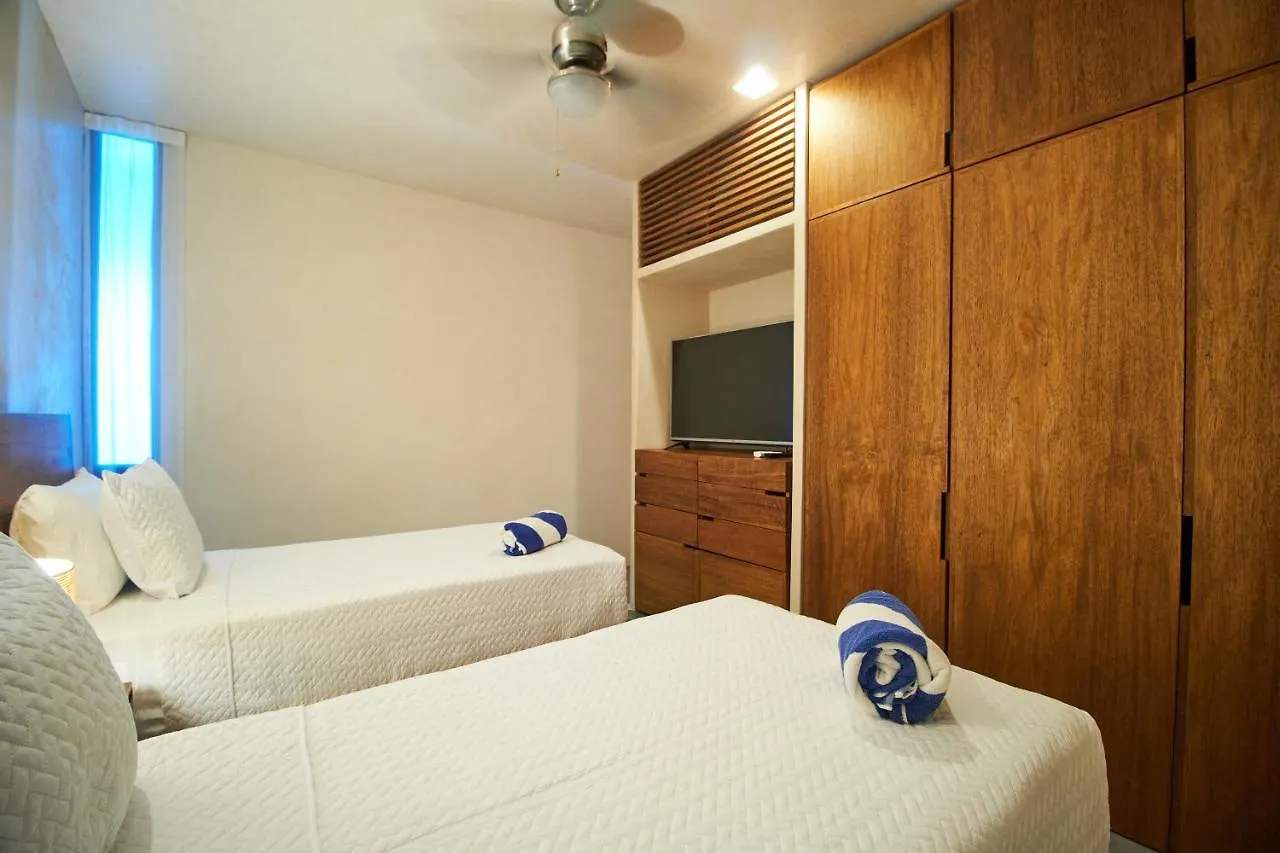 Stunning Two-Level Apartment Playa Del Carmen Infinity Swimming Pool & Rooftop Great Amenities